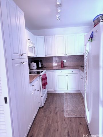 469 Ena Road 1512, Honolulu, HI 96815