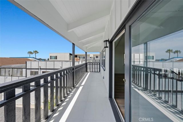 925 Manhattan Avenue, Hermosa Beach, CA 90254