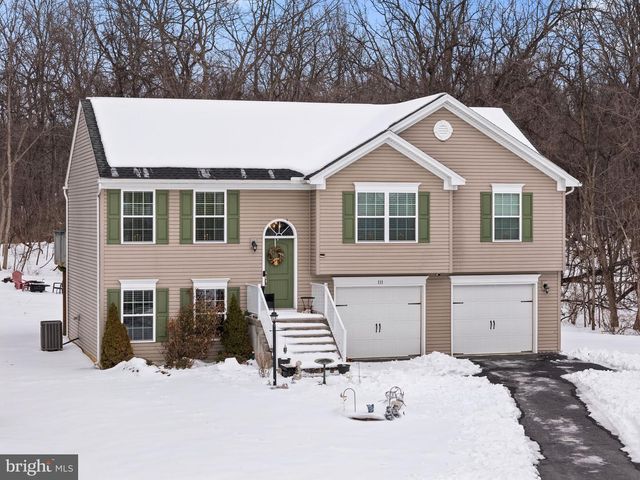 111 HOSTA, Martinsburg, WV 25401
