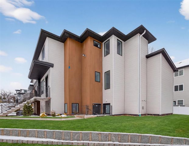 13 Elener Lane 202, Spring Valley, NY 10977