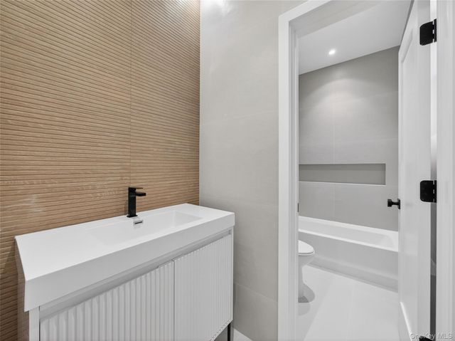 13 Elener Lane 202, Spring Valley, NY 10977