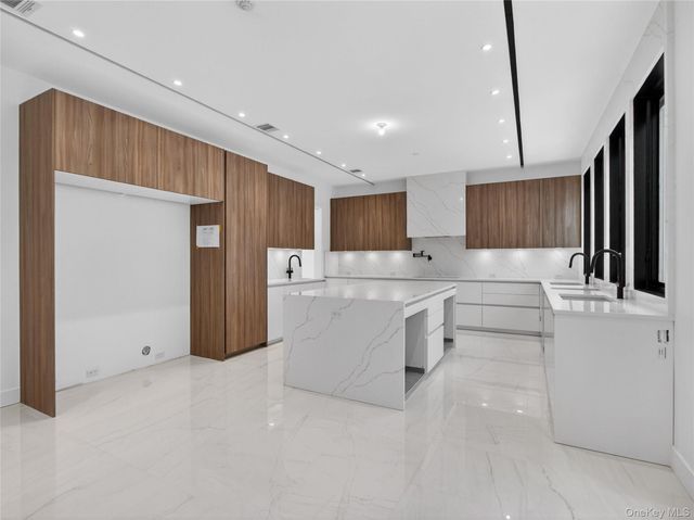 13 Elener Lane 202, Spring Valley, NY 10977