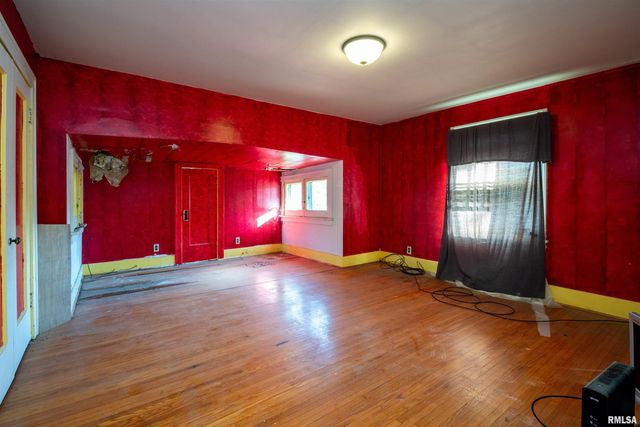 1213 W ARMSTRONG Avenue, Peoria, IL 61606