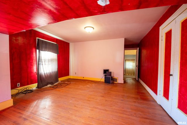 1213 W ARMSTRONG Avenue, Peoria, IL 61606