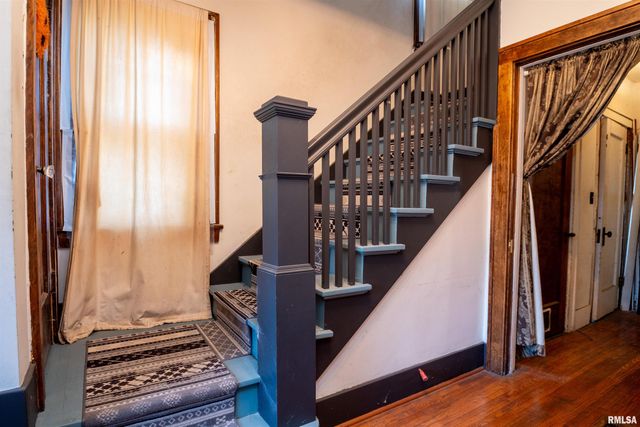 1213 W ARMSTRONG Avenue, Peoria, IL 61606