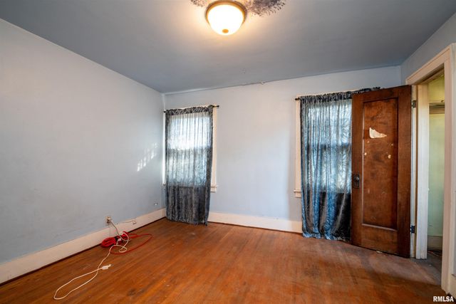 1213 W ARMSTRONG Avenue, Peoria, IL 61606