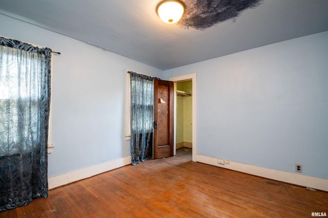 1213 W ARMSTRONG Avenue, Peoria, IL 61606