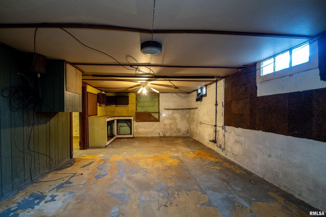 1213 W ARMSTRONG Avenue, Peoria, IL 61606