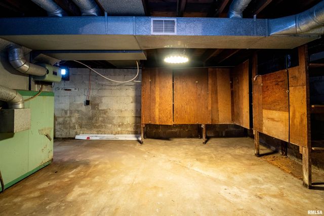 1213 W ARMSTRONG Avenue, Peoria, IL 61606