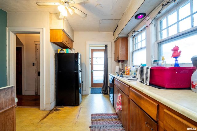 1213 W ARMSTRONG Avenue, Peoria, IL 61606