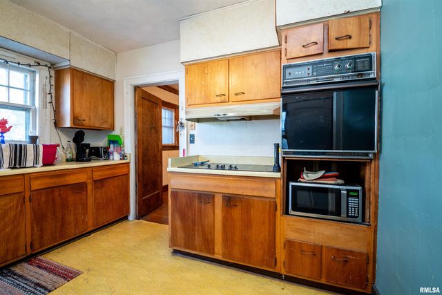 1213 W ARMSTRONG Avenue, Peoria, IL 61606