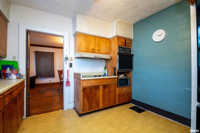 1213 W ARMSTRONG Avenue, Peoria, IL 61606