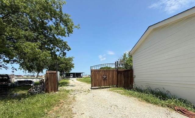 5904 Falcon Court N, Joshua, TX 76058