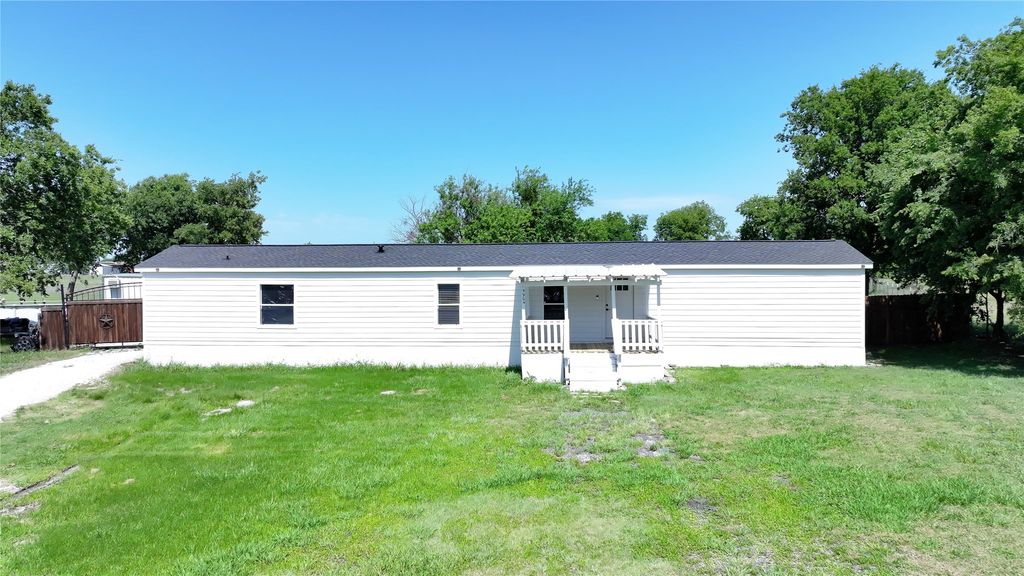 5904 Falcon Court N, Joshua, TX 76058