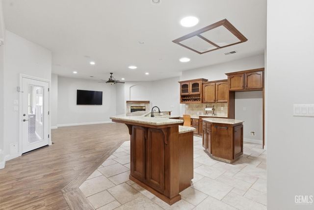 11721 New Hampshire Avenue, Bakersfield, CA 93312