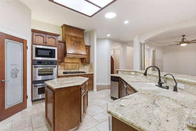 11721 New Hampshire Avenue, Bakersfield, CA 93312
