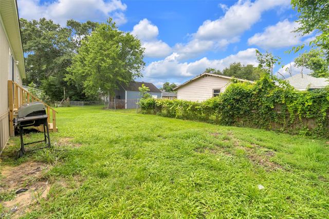 5313 2nd St, Crosby, TX 77532