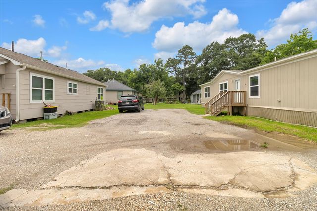 5313 2nd St, Crosby, TX 77532