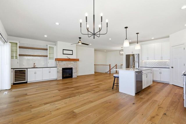 16 Prince Way, Fitchburg, WI 53711