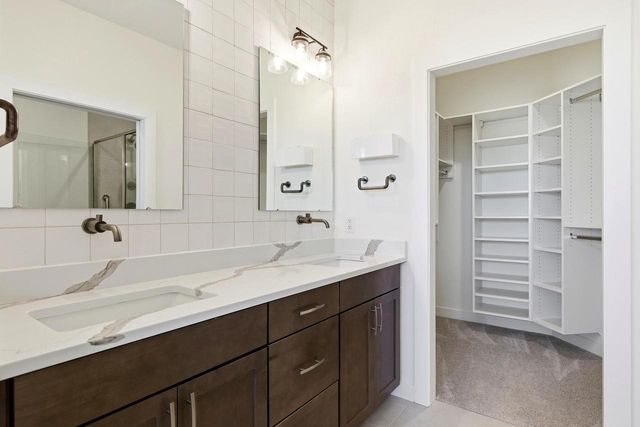 16 Prince Way, Fitchburg, WI 53711