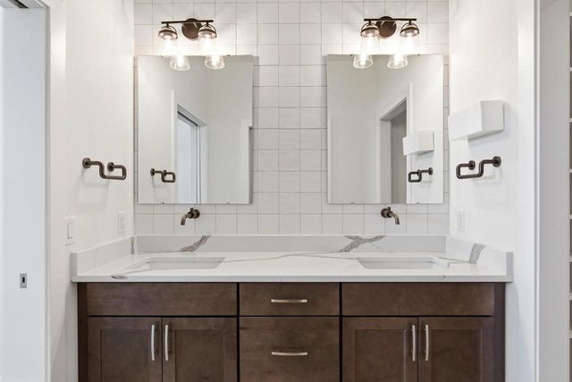 16 Prince Way, Fitchburg, WI 53711