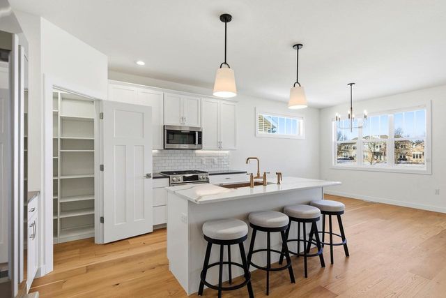 16 Prince Way, Fitchburg, WI 53711