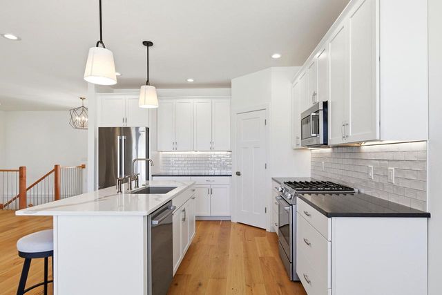 16 Prince Way, Fitchburg, WI 53711