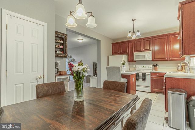 374 BRUAW DR, York, PA 17406