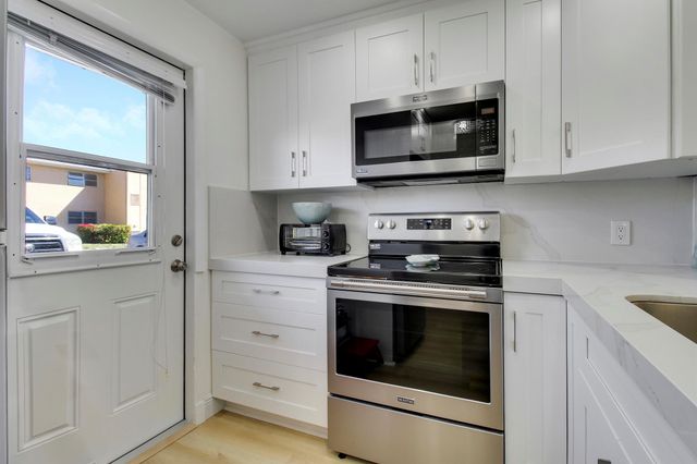 2121 NE 1st Court 106, Boynton Beach, FL 33435