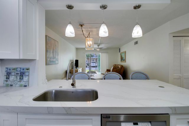 2121 NE 1st Court 106, Boynton Beach, FL 33435