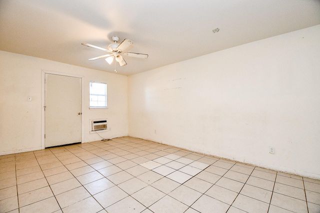 8282 Park Place Boulevard D1, Houston, TX 77017