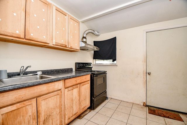 8282 Park Place Boulevard D1, Houston, TX 77017