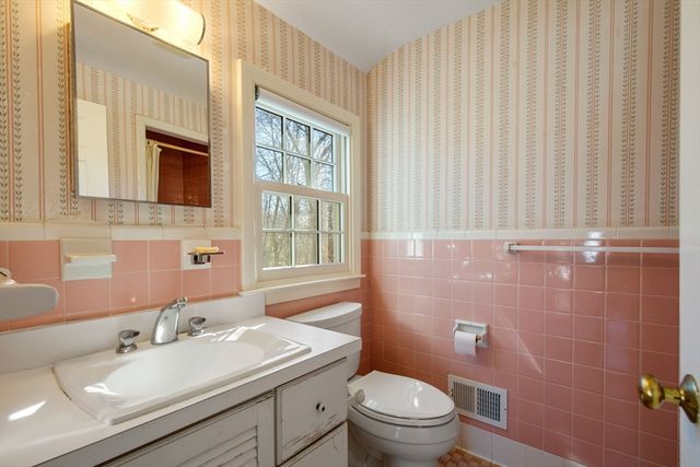 68 Westgate Road 0, Wellesley, MA 02481