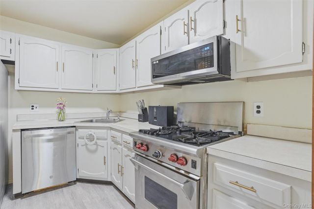 198 Doxbury Lane, Suffern, NY 10901