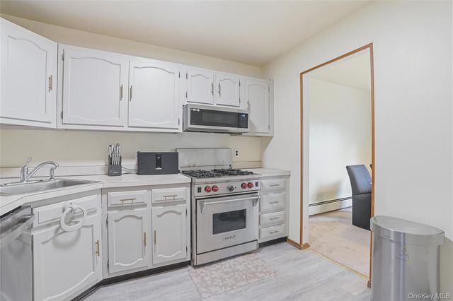 198 Doxbury Lane, Suffern, NY 10901