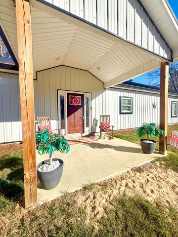 169 E Sheppard Street, Stapleton, GA 30823