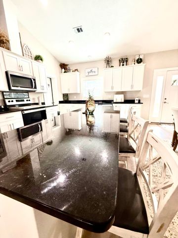 169 E Sheppard Street, Stapleton, GA 30823