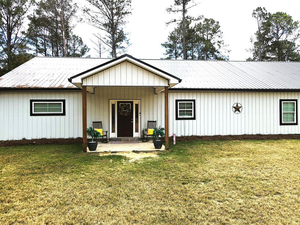 169 E Sheppard Street, Stapleton, GA 30823