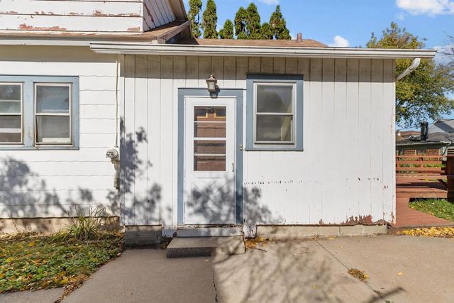 926 DOVE STREET, Oshkosh, WI 54902