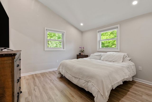 987 Pleasant St, Framingham, MA 01701