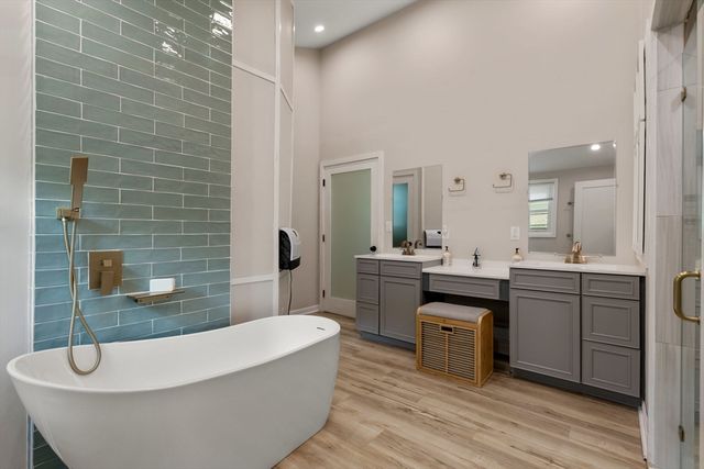 987 Pleasant St, Framingham, MA 01701