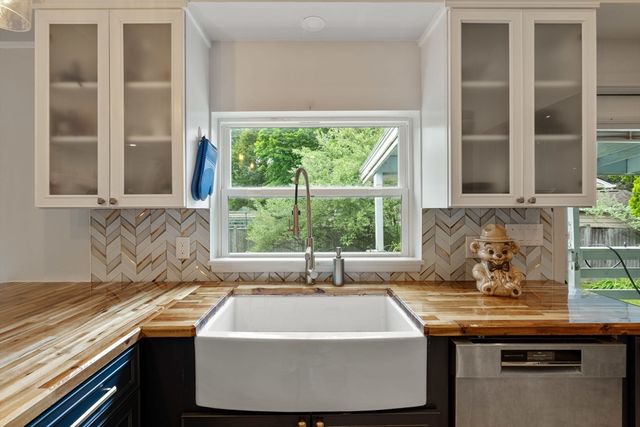 987 Pleasant St, Framingham, MA 01701