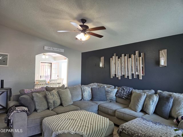 2832 TALKING ROCK Place, El Paso, TX 79938