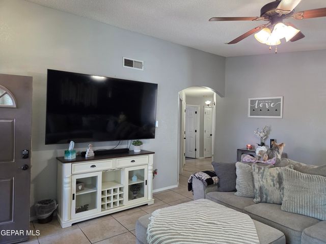 2832 TALKING ROCK Place, El Paso, TX 79938