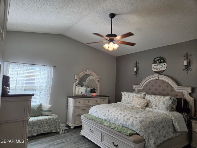 2832 TALKING ROCK Place, El Paso, TX 79938