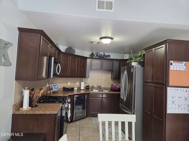 2832 TALKING ROCK Place, El Paso, TX 79938