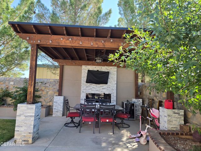2832 TALKING ROCK Place, El Paso, TX 79938