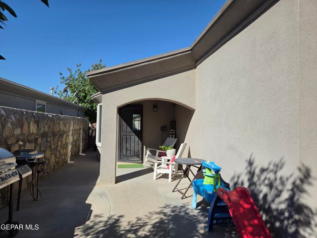2832 TALKING ROCK Place, El Paso, TX 79938
