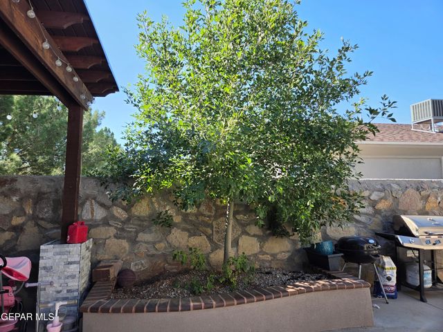 2832 TALKING ROCK Place, El Paso, TX 79938