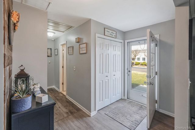 28 Shirley Street, Bohemia, NY 11716